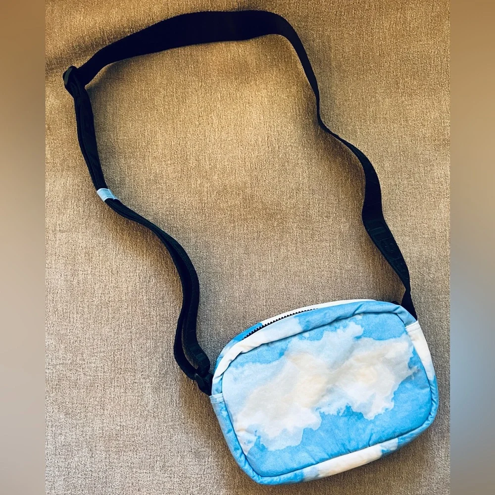 BAGGU Cloud Print Camera Bag - Picture 2 of 3
